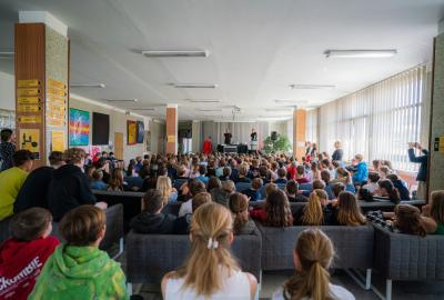 35. Vědecká show Vidět zvuk, slyšet světlo - Úžasné divadlo fyziky (ÚDIF)