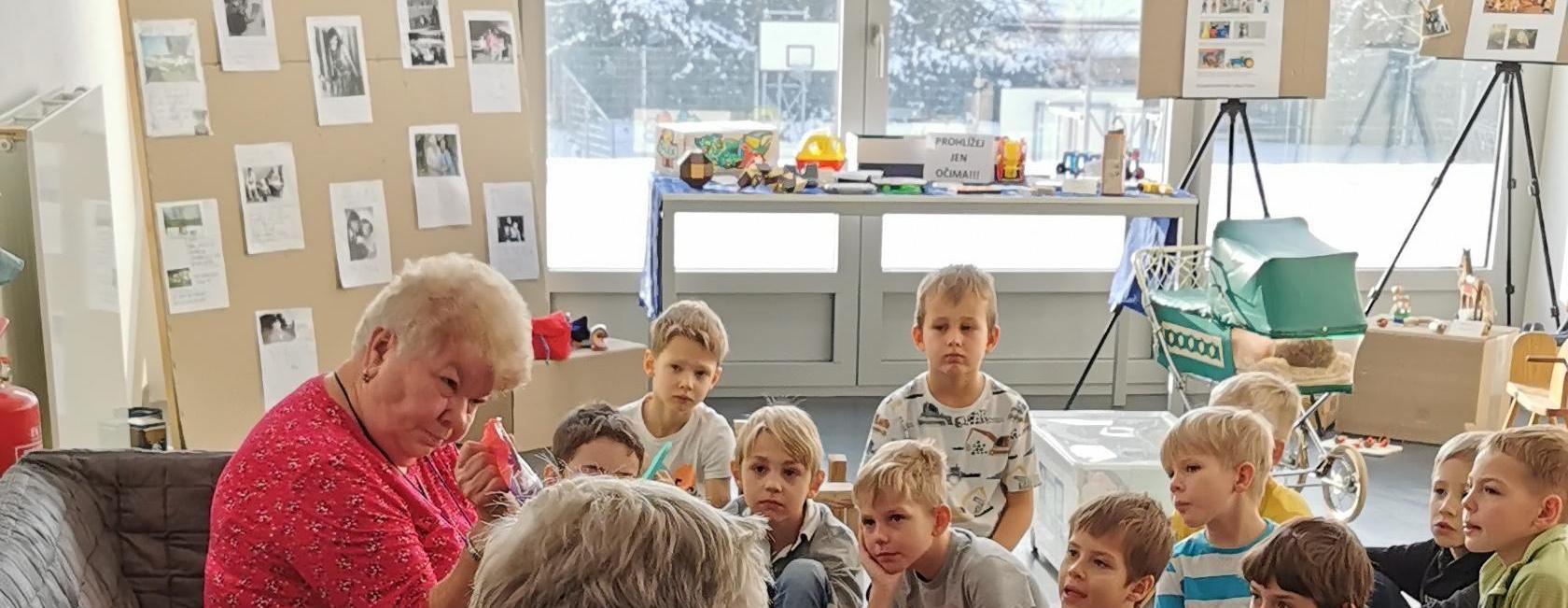 Venku chumelí, je zima a u nás ve škole je teplo a prima