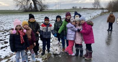 Země je sněhem lehounce ustlaná, zima nám nastává (družina)