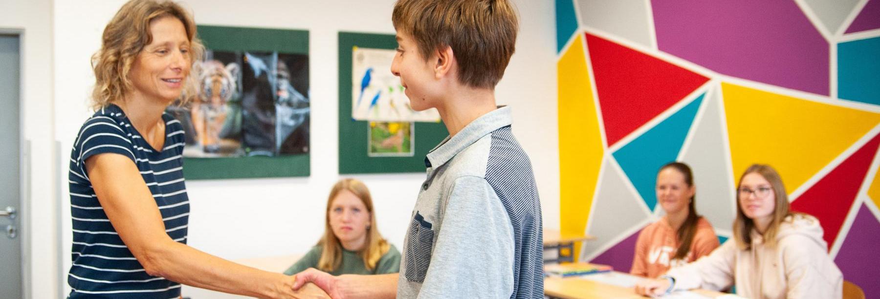 umí slušně a efektivně obhájit svůj názor,
