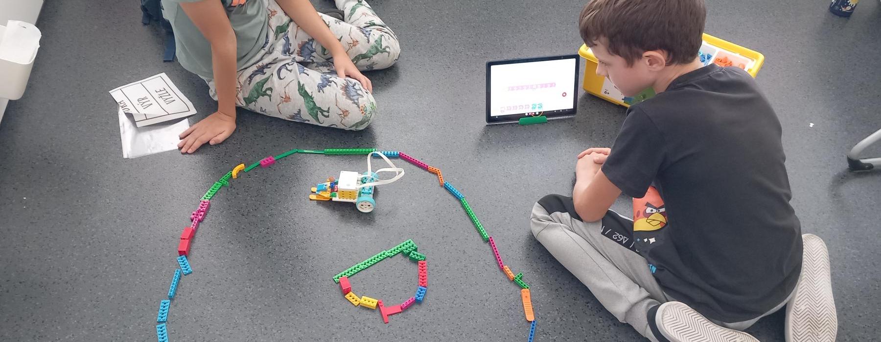 Hodina IT s LEGO education app (4. B)