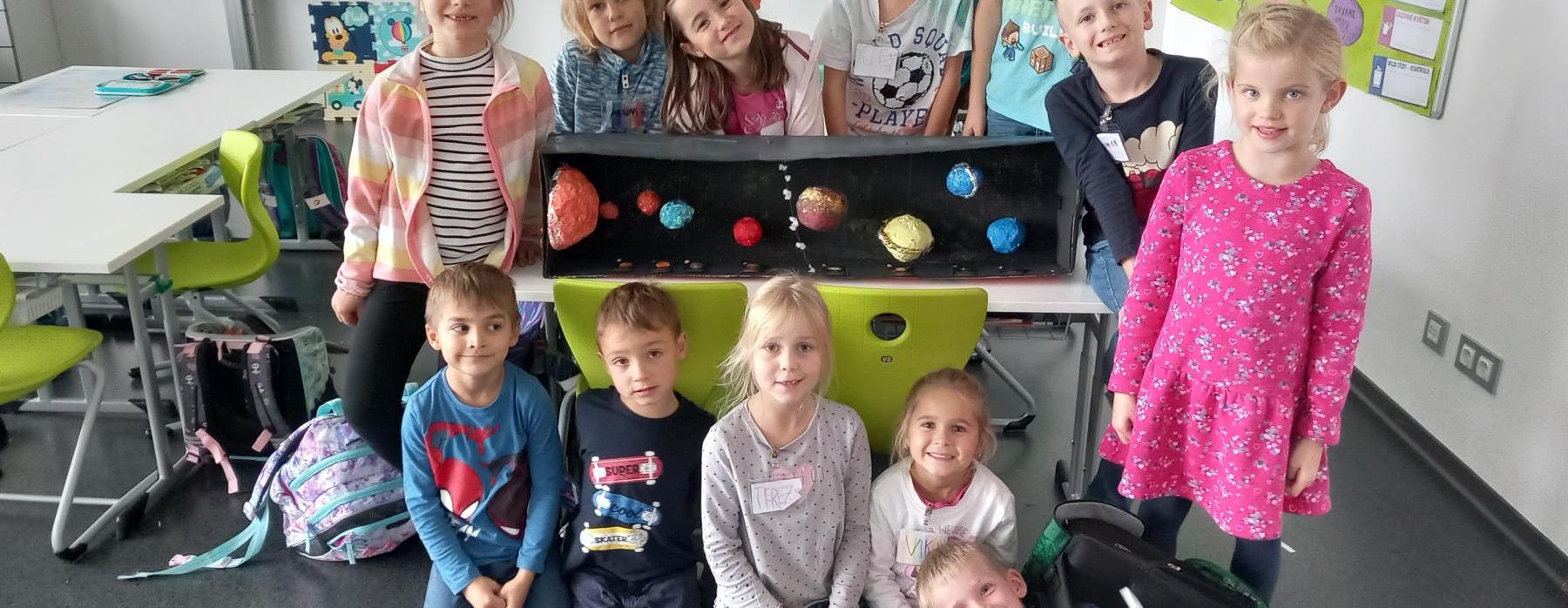 Model Sluneční soustavy a první lapbook (1. C)