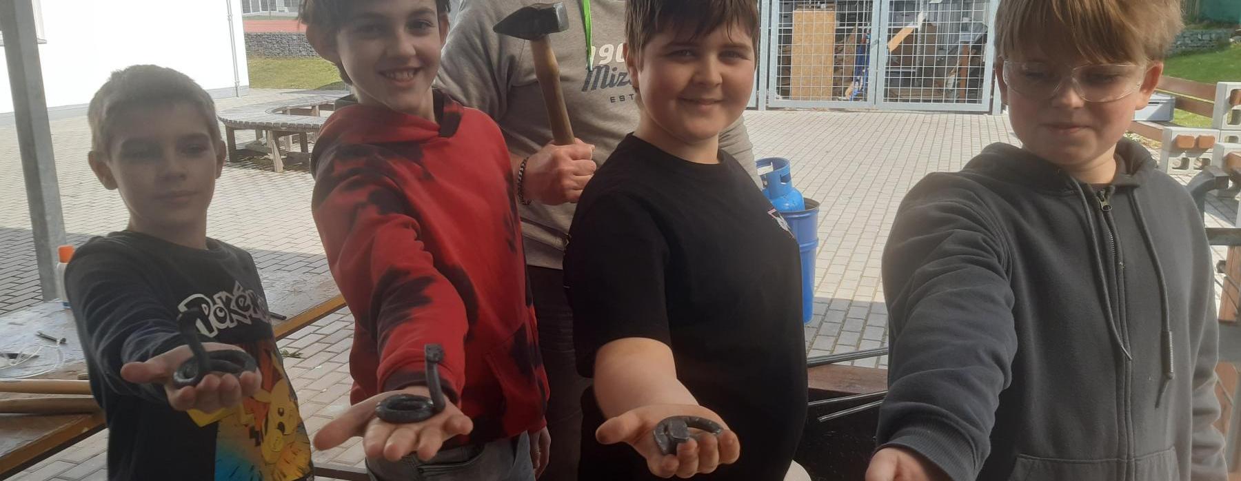 Kovám, kováš, kováme ... (5.C)